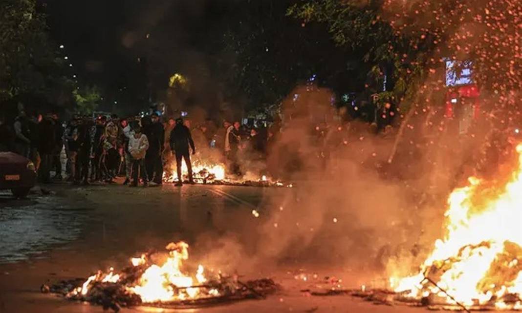 Polis kurşunuyla vurulan çocuk için binlerce kişi sokağa indi 11